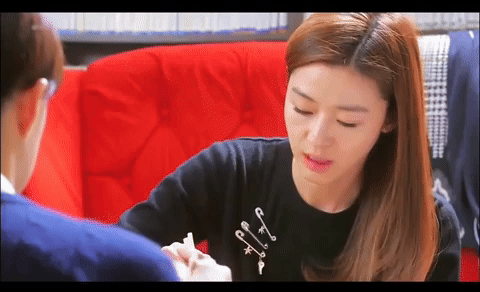 Rùng mình cảnh phim Vì Sao Đưa Anh Tới tiên tri về buổi họp báo đẫm lệ của Kim Soo Hyun- Ảnh 1.