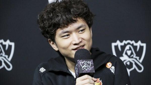 Đồng đội cũ của SofM tiếp tục dính drama tình ái: Lừa tình hàng loạt, cướp mèo của bạn gái cũ 28 Đồng đội cũ của SofM tiếp tục dính drama tình ái: Lừa tình hàng loạt, cướp mèo của bạn gái cũ huanfeng bi boc phot 2jpg