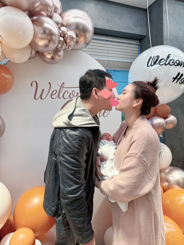 Hương Giang bị mỉa mai có con nhưng vẫn che đậy chồng, đáp trả vỏn vẹn 4 chữ khiến netizen