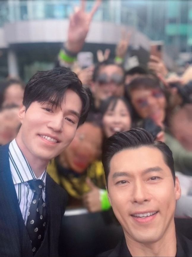 "Ảnh selfie gây sốc của Hyun Bin và Lee Dong Wook" huyn bin lee dong wook 15125 1 1737042778020 17370427790991412909835