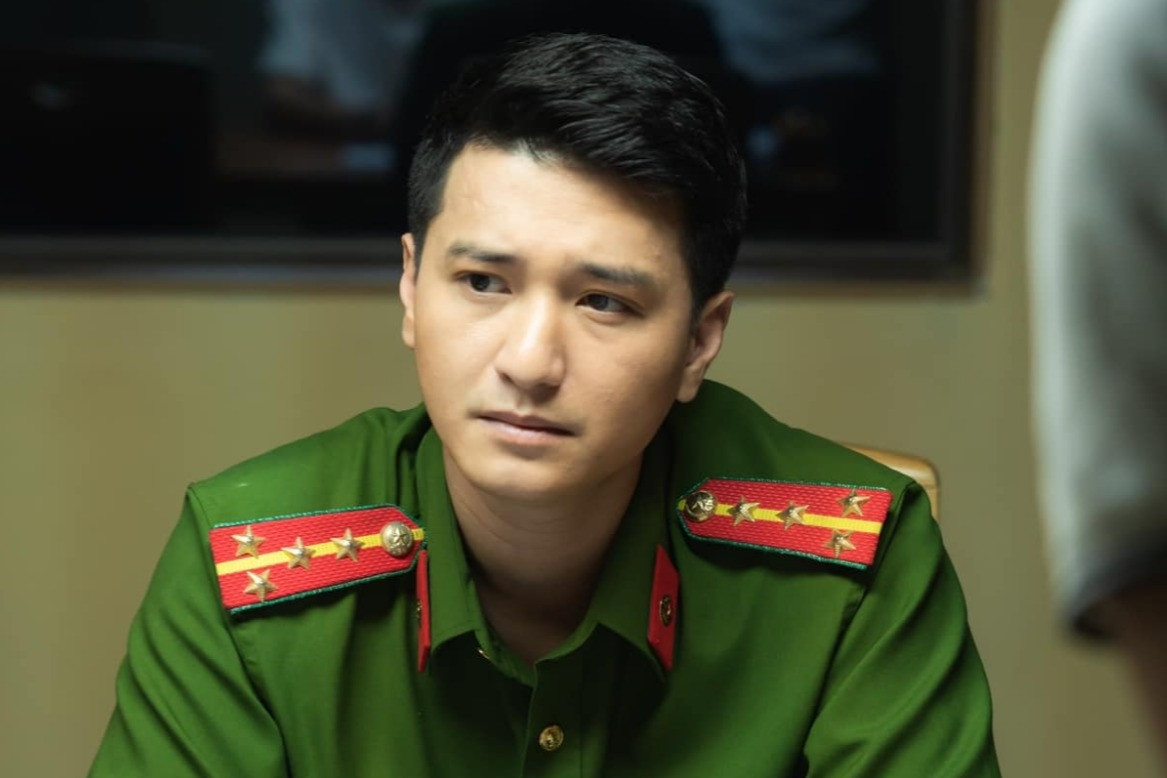 Mỹ nam Vbiz đi xem Tổng duyệt A80 mà viral khắp MXH: Cười lên đẹp phát sáng, chị em thi nhau nhường chỗ- Ảnh 5.