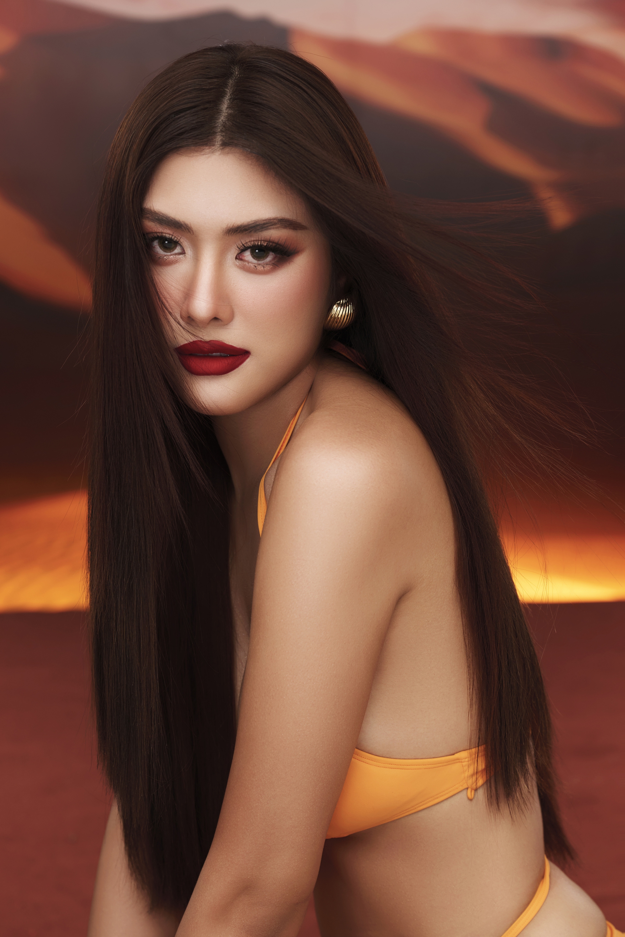 Thí sinh cao 1m80 của Miss Cosmo Việt Nam 2025 khoe body cực