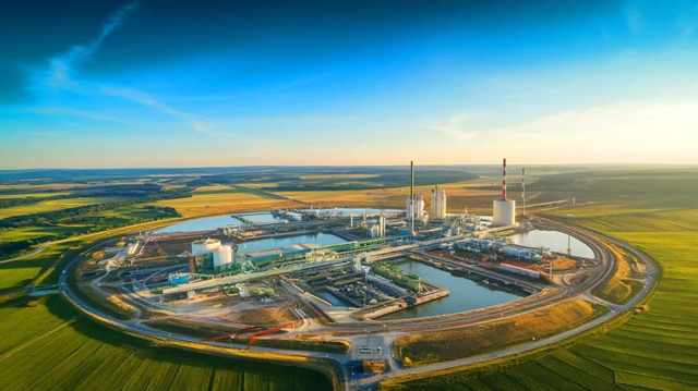 Đang tìm mêtan, Pháp đụng trúng