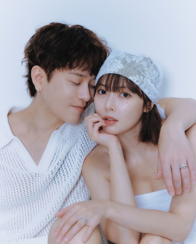 "Nữ hoàng gợi cảm" Hyuna tự vạch trần lỗi của chồng, vội xóa ảnh và im lặng chờ qua "bão" dư luận hyuna yong junhyung wedding phot 1756114560996 1756114561243479246247