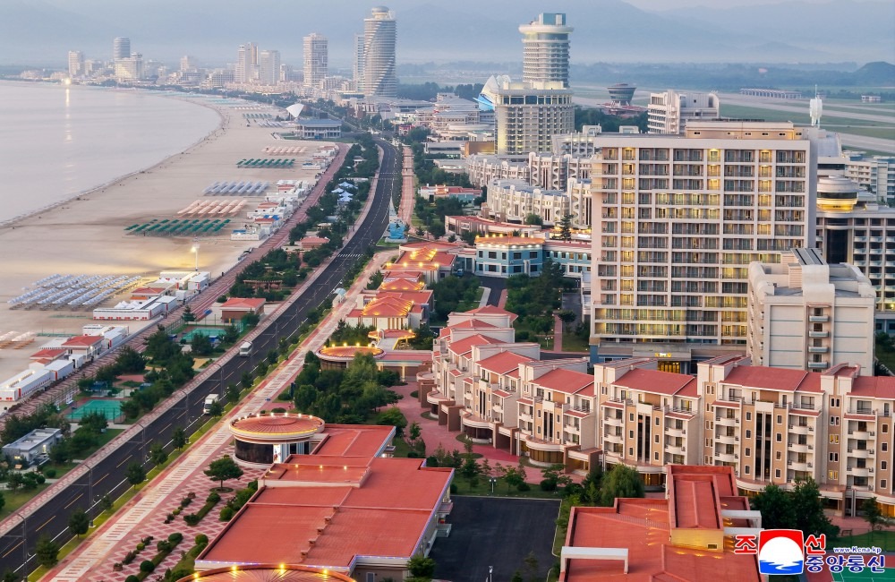 Phu nhân Chủ tịch Triều Tiên Kim Jong Un lần đầu xuất hiện sau hơn 1 năm vắng bóng- Ảnh 7.