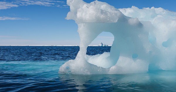 Tảng băng khổng lồ ở Nam Cực vừa vỡ ra, bên dưới là cảnh tượng con người chưa từng chứng kiến từ trước đến nay iceberg 1 ht er 2503311743442685819hpmain 1755505088845 175550508896779851568 1755514647580 1755514647861746024817 0 0 1250 2000 crop 175551469624642639662jpg