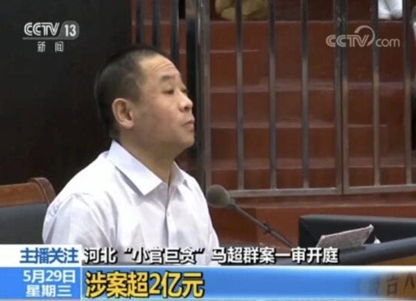 Đột kích nhà cựu giám đốc công ty cấp nước, tịch thu 676 tỷ đồng, 37,6 kg vàng, 50 giấy tờ bất động sản chất đống trong 40 thùng hoa quả- Ảnh 3. Đột kích nhà cựu giám đốc công ty cấp nước, tịch thu 676 tỷ đồng, 37,6 kg vàng, 50 giấy tờ bất động sản chất đống trong 40 thùng hoa quả- Ảnh 3.