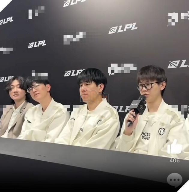 LMHT: Nguoi Di rung cua IG chi trich dong doi ngay tren san khau khien khan gia chung hung 3 LMHT: Người Đi rừng của IG chỉ trích đồng đội ngay trên sân khấu khiến khán giả chưng hửng