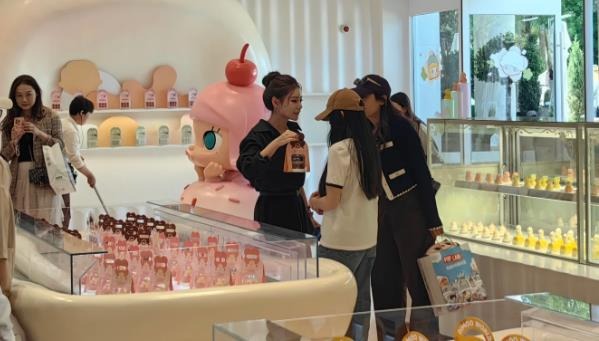 Ảnh lộ mặt cực hiếm của con gái Từ Hy Viên, visual hội tụ trọn nét đẹp mỹ nhân của mẹ quá cố- Ảnh 3.