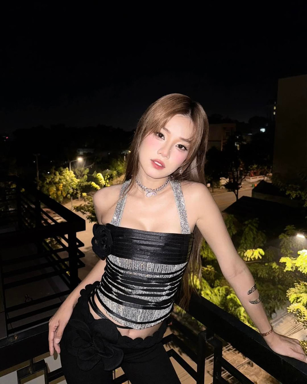 Ca khúc giúp nữ ca sĩ xinh đẹp quê Hà Nội mua được 3 căn nhà, 30 tuổi chưa lấy chồng- Ảnh 2.