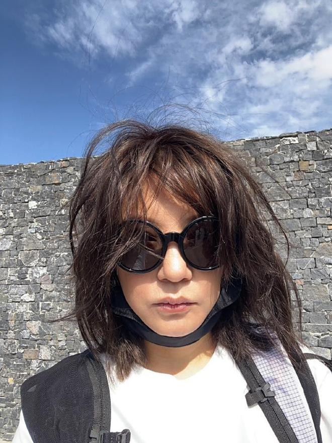 Triệu Vy xơ xác khó tin, ái nữ 15 tuổi có động thái lạ gây hoang mang giữa lúc mẹ sa cơ thất thế- Ảnh 2. Triệu Vy xơ xác khó tin, ái nữ 15 tuổi có động thái lạ gây hoang mang giữa lúc mẹ sa cơ thất thế- Ảnh 2.