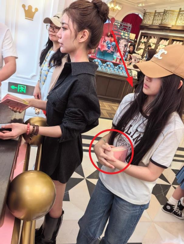 Ảnh lộ mặt cực hiếm của con gái Từ Hy Viên, visual hội tụ trọn nét đẹp mỹ nhân của mẹ quá cố- Ảnh 2.