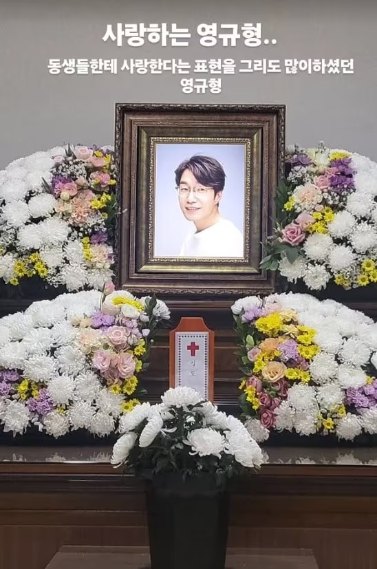 Hình ảnh đầu tiên từ dàn sao đến viếng nam diễn viên