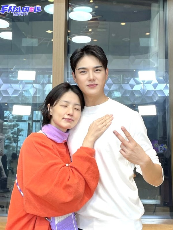 Sao nữ thản nhiên quấy rối đồng nghiệp nam ngay lần đầu gặp mặt, còn làm đủ trò lố gây tranh cãi- Ảnh 1.