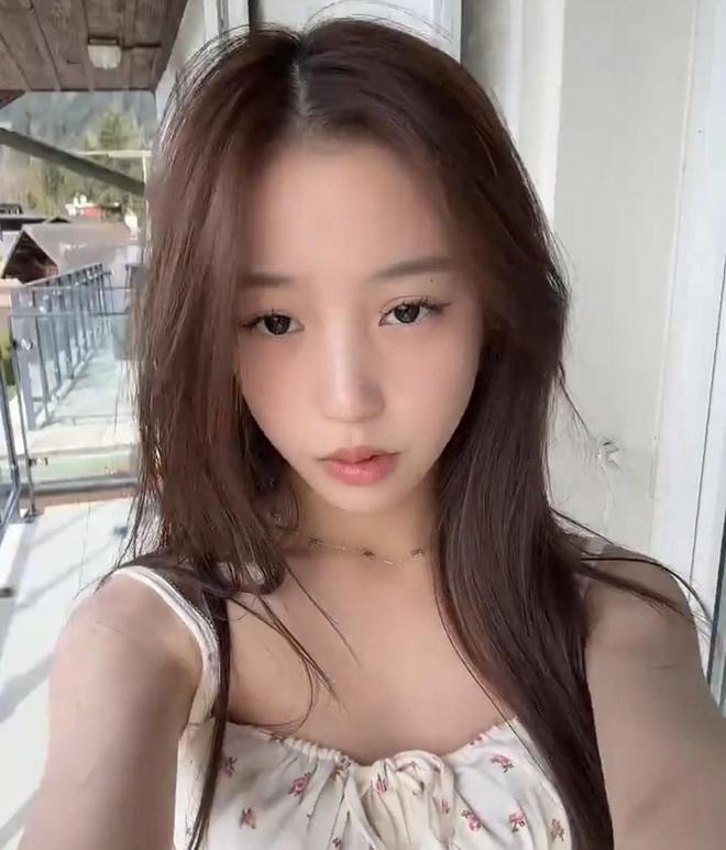 Không thể tin nổi đây là visual của con gái Triệu Vy ở tuổi 15!- Ảnh 2. Không thể tin nổi đây là visual của con gái Triệu Vy ở tuổi 15!- Ảnh 2.