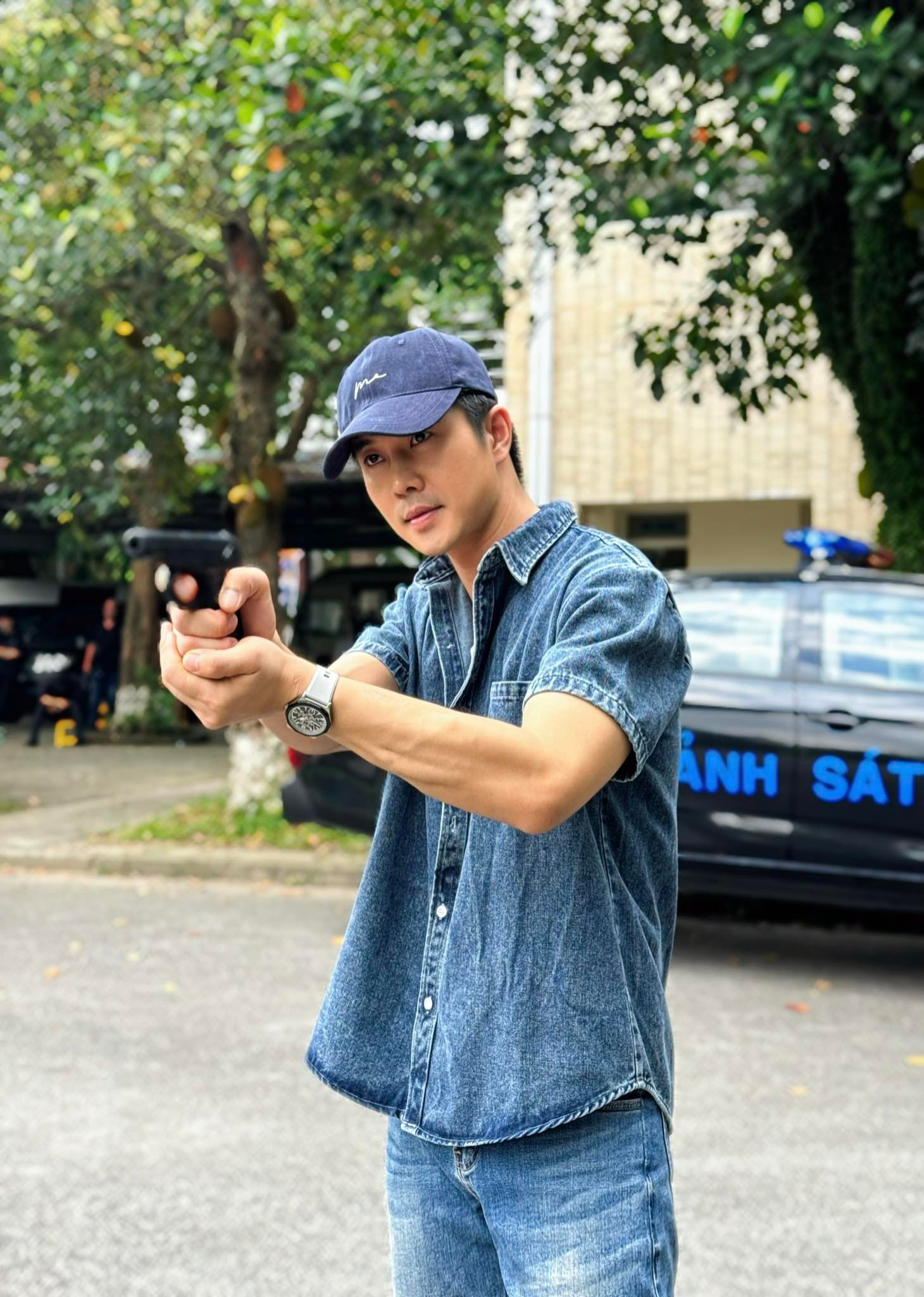 Sao nam đóng cùng lúc 2 phim Việt giờ vàng hot nhất hiện tại, đổi mỗi kiểu tóc mà nhìn như người khác- Ảnh 2. Sao nam đóng cùng lúc 2 phim Việt giờ vàng hot nhất hiện tại, đổi mỗi kiểu tóc mà nhìn như người khác- Ảnh 2.