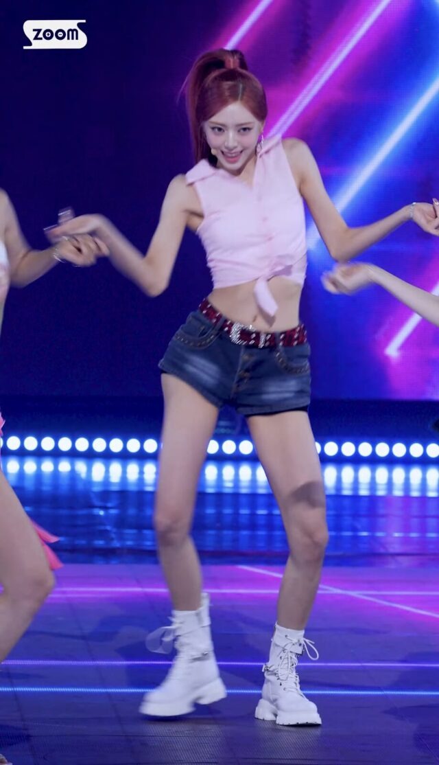 Nữ thần nhan sắc 2k3 bị nghi