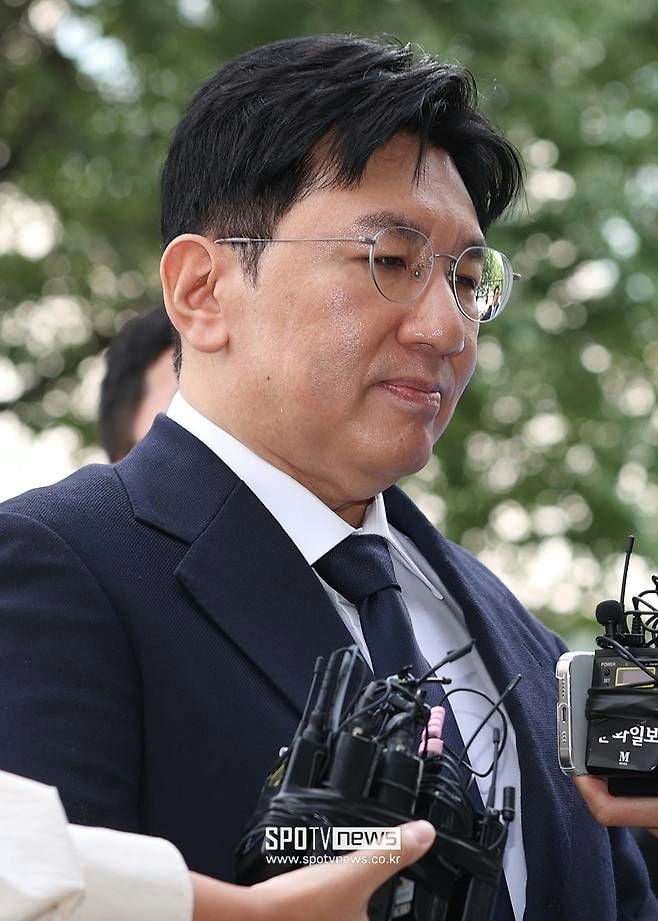 "Cha đẻ BTS" trình diện cảnh sát, thái độ ra sao khi đối mặt với án chung thân? image 7 1757905944708360812072 1757909984772 1757909985597401716748