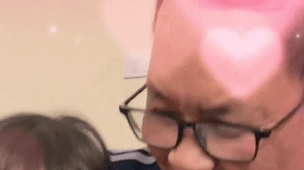 Được con dâu 'thưởng Tết', biểu cảm của bố chồng khiến nhiều người xúc động image dai dien gif cua bo chong khien nhieu nguoi xuc dong 73743 1737895503 217 width740height495 gif2mp4 auto cropjpg