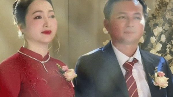 'Chị sui' Hậu Giang đẹp quý phái, gây sốt tại đám cưới bạc tỷ của con gái image dai dien gif gay sot tai dam cuoi bac ty cua con gai 79549 1749602814 480 width740height495 gif2mp4 auto cropjpg