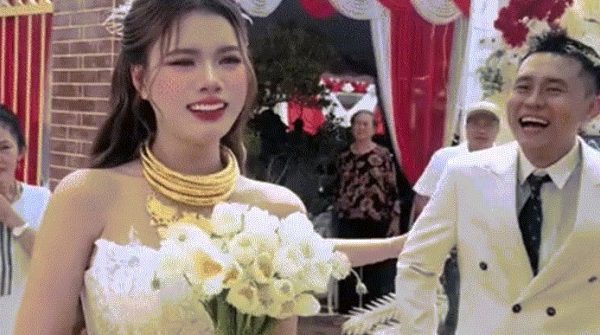 Sự thật video ông bố miền Tây khóc sướt mướt tiễn con gái về nhà chồng image dai dien gif khoc suot muot tien con gai ve nha chong 1042 1759727247 892 width740height495 gif2mp4 auto cropjpg