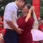 Điều bất ngờ phía sau màn cầu hôn 'nóng' nhất buổi sơ duyệt diễu binh 2/9 image dai dien gif9 1365 1756447948 628 width740height495 gif2mp4 auto cropjpg