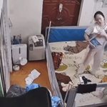 Người mẹ đang bế con bỗng ngất lịm vì kiệt sức: Nhiều đêm chỉ được ngủ 5 phút image dai dien gifbeconnga 1745047109 909 width740height495 gif2mp4 auto cropjpg