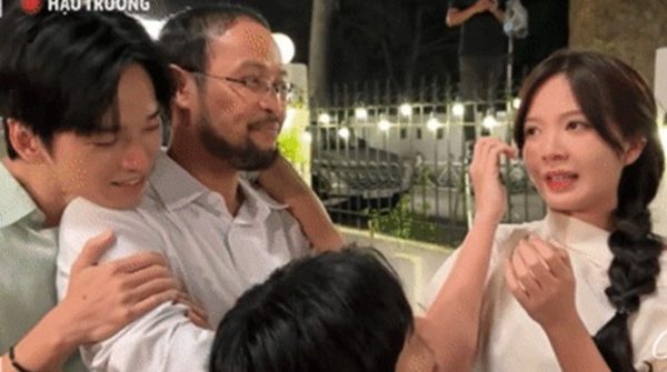 Hình ảnh không có trên sóng ở tập cuối 'Cha tôi người ở lại', diễn viên khóc nấc image dai dien gifcha toi nguoi o lai tap cuoi 1748483861 691 width740height495 gif2mp4 auto cropjpg