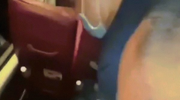 45 giây nghẹt thở cứu hành khách ngừng tim image dai dien gifcuunguoi 1764554142 54 width740height495 gif2mp4 auto cropjpg