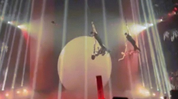 Khán giả thót tim trước màn đu dây mạo hiểm của Minh Hằng - Tóc Tiên image dai dien gifdudaytoctien 1749099671 851 width740height495 gif2mp4 auto cropjpg