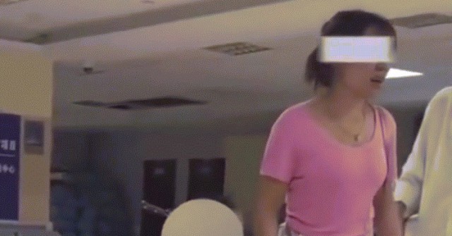 Trung Quốc: Bé gái 3 tuổi bị dụng cụ nhà bếp cắm vào đầu, vẫn bình tĩnh khó tin image dai dien gifembe200 1755596328 999 width740height495 gif2mp4 auto cropjpg 1