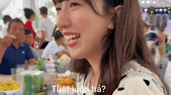 Theo chồng Việt đi ăn cưới, vợ Nhật sửng sốt khi được đưa túi bóng lấy phần image dai dien gifgifmaker me 16 58453 1737094255 740 width740height495 gif2mp4 auto cropjpg