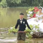 Chuyện phía sau video chú rể một mình kéo xe vượt đường ngập rước vợ về nhà image dai dien gifminh keo xe vuot duong ngap ruoc vo ve nha 983 1759561521 953 width740height495 gif2mp4 auto cropjpg