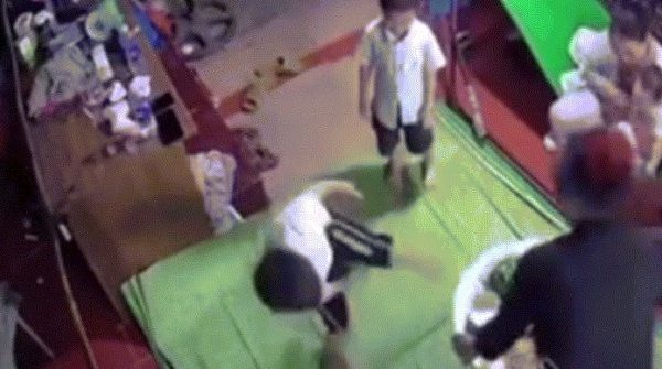 'Khối nghỉ hè' đá bay mâm cơm image dai dien gifnghihe 1748614786 586 width740height495 gif2mp4 auto cropjpg