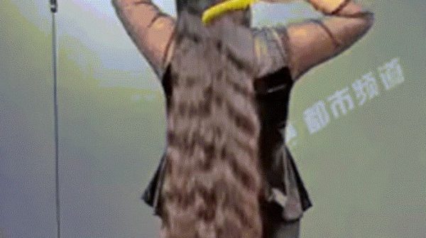 Người phụ nữ nuôi tóc dài suốt 22 năm, được trả gần 3 tỷ đồng vẫn không bán image dai dien gifnguoi phu nu nuoi toc dai 1759484113 964 width740height495 gif2mp4 auto cropjpg