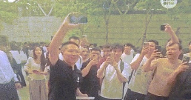 Video “tổng tài” thả rơi iPhone 17 mới mua để thử độ bền, kết quả rất bất ngờ image dai dien gifroiip 1758414378 104 width740height495 gif2mp4 auto cropjpg 1