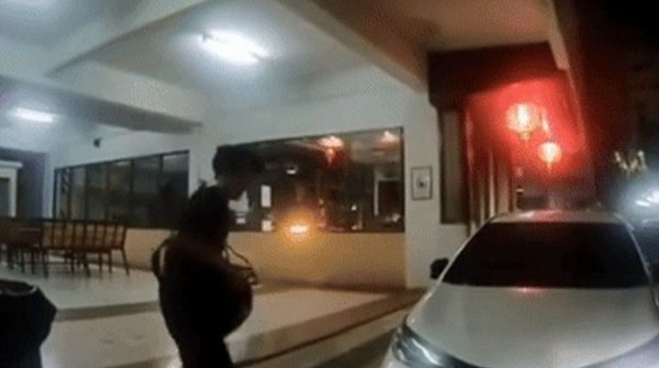 Người phụ nữ Thái Lan nhìn thấy chú bảo vệ đã mất từ 2 ngày trước, sợ hãi bỏ chạy 30 Người phụ nữ Thái Lan nhìn thấy chú bảo vệ đã mất từ 2 ngày trước, sợ hãi bỏ chạy image dai dien gifship ava 5617 4244 1738983026 728 width740height495 gif2mp4 auto cropjpg