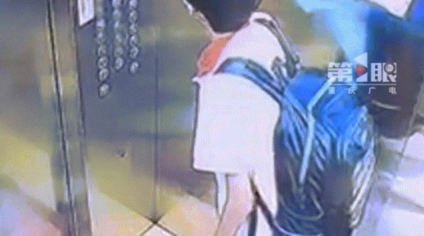 Bé trai 11 tuổi bình tĩnh xử lý sự cố thang máy rơi 30 Bé trai 11 tuổi bình tĩnh xử lý sự cố thang máy rơi image dai dien gifsucothangmay 1764752790 573 width740height495 gif2mp4 auto cropjpg