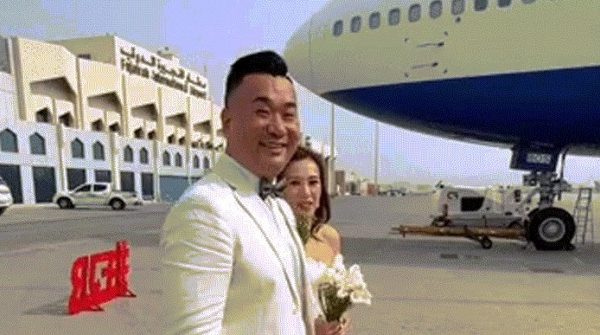 Đại gia chi đậm thuê máy bay, tổ chức đám cưới trên trời image dai dien gifthue may bay to chuc dam cuoi tren troi 138814 1752736015 838 width740height495 gif2mp4 auto cropjpg