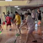 Cư dân Hà Nội chung tay dọn dẹp sau 48 giờ chống chọi ngập nặng image dai dien gify don dep sau 48 gio chong choi ngap nang 1467 1759385558 363 width740height495 gif2mp4 auto cropjpg