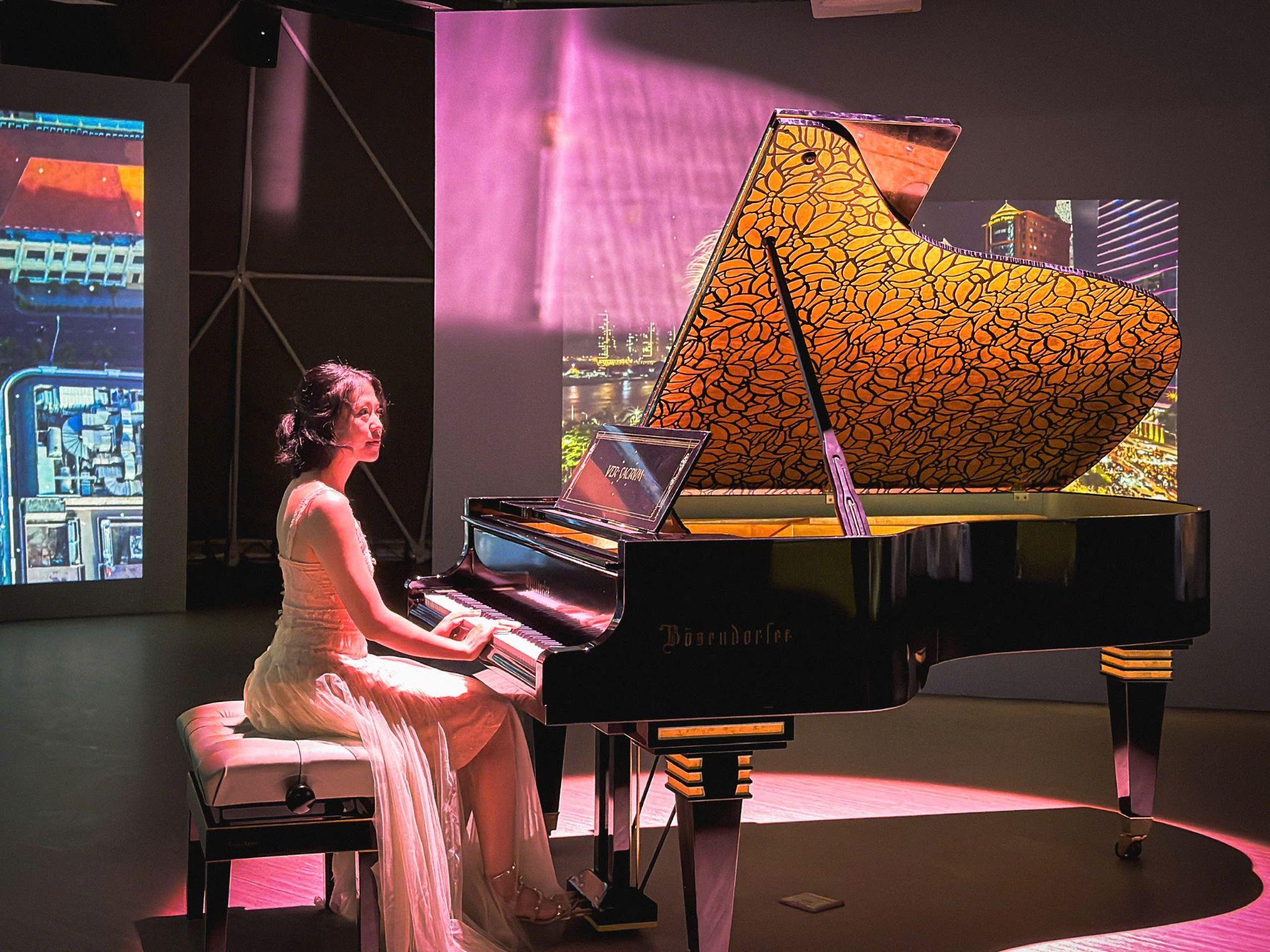 Nghệ sĩ Crystal Xu và cây đàn Bösendorfer Secession 214VC