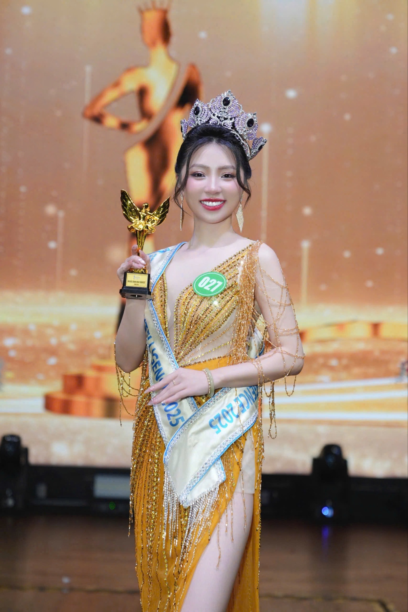 Bước ngoặt táo bạo của nữ chuyên gia tài chính trên sàn diễn sắc đẹp - 5