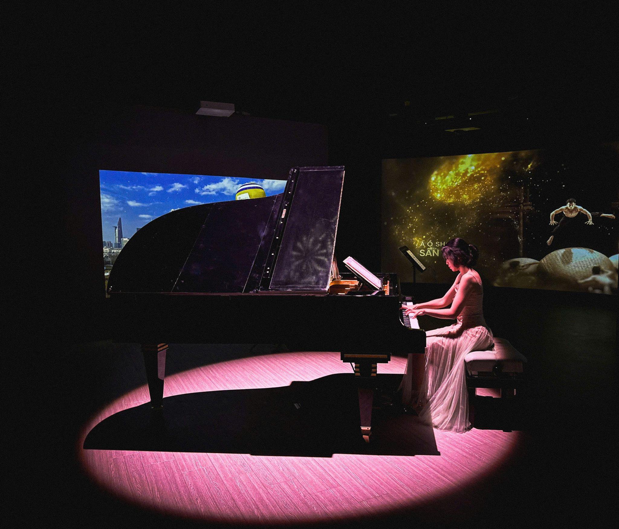 Ngón tay “điêu luyện” của nghệ sĩ Crystal Xu trên những phím đàn Bösendorfer Secession
