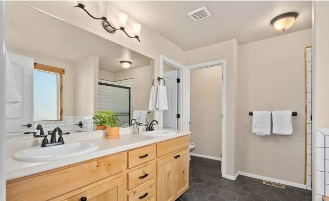 Bà chủ nhà rao bán nhà 8 tỷ đồng, người thuê chê đắt, khi có người chốt mua giá 6 tỷ đồng lại kiện chủ nhà ra tòa: