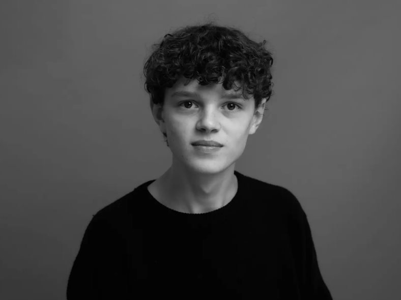 16 tuổi huy động thành công 26 tỷ đồng vốn cho dự án AI, tự đạp xe đi thuyết phục nhà đầu tư, nhận visa đặc biệt của Mỹ đến thẳng Thung lũng Silicon- Ảnh 1. 16 tuổi huy động thành công 26 tỷ đồng vốn cho dự án AI, tự đạp xe đi thuyết phục nhà đầu tư, nhận visa đặc biệt của Mỹ đến thẳng Thung lũng Silicon- Ảnh 1.