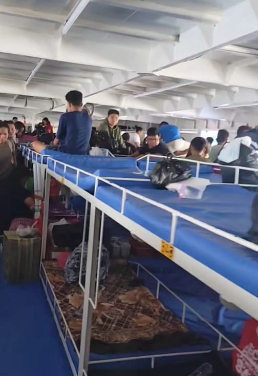 Vụ hơn 280 hành khách hoảng loạn nhảy khỏi tàu bốc cháy trên biển: 1 người đàn ông livestream kêu cứu giữa dòng nước suốt 28 phút, 1 phụ nữ mang thai tử vong- Ảnh 4.