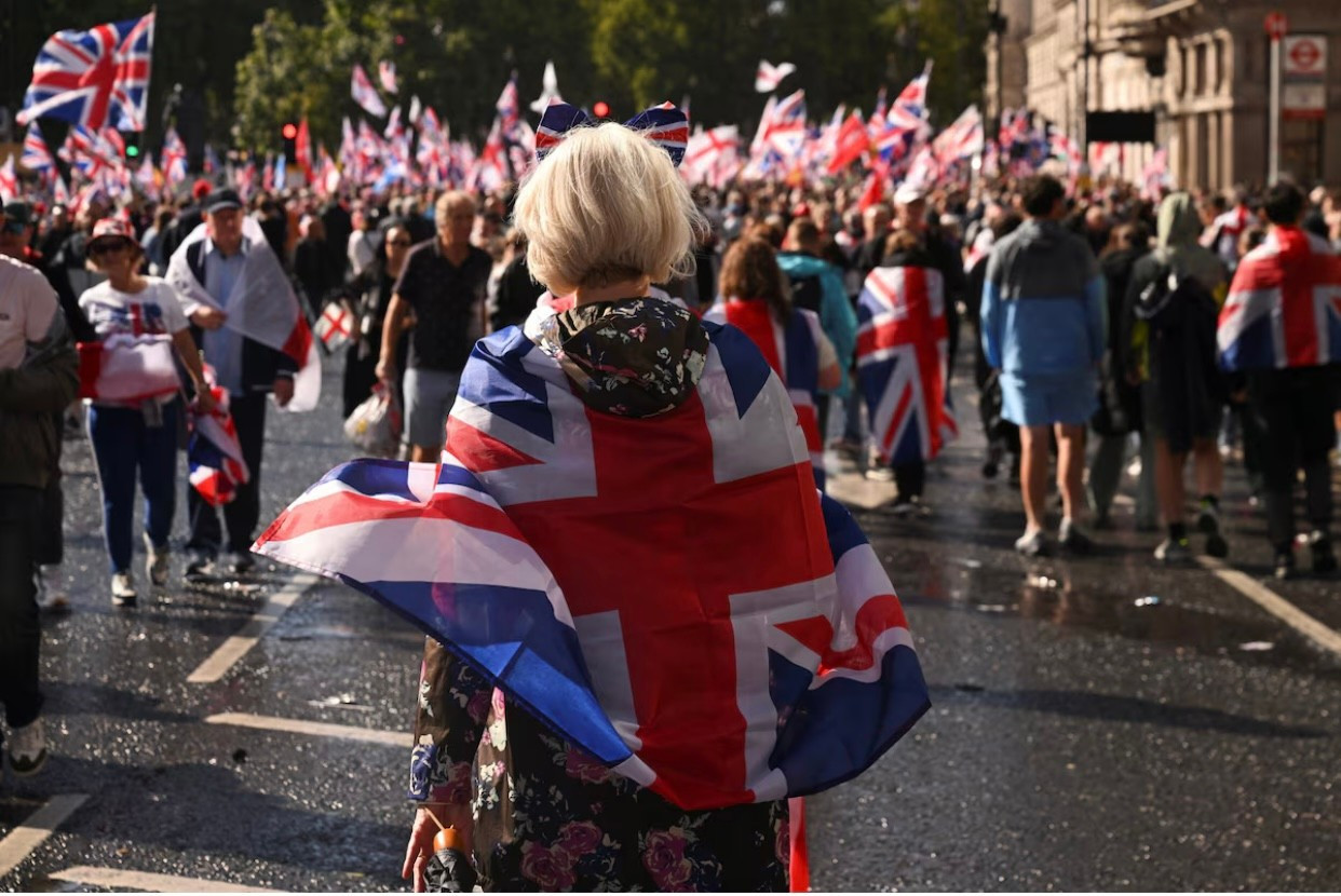 Biểu tình lớn hiếm thấy ở London- Ảnh 3.