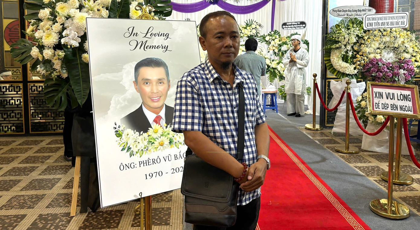 NSƯT Kim Tử Long, Hồng Tơ đến tiễn đưa nghệ sĩ Bắc Hải- Ảnh 13. NSƯT Kim Tử Long, Hồng Tơ đến tiễn đưa nghệ sĩ Bắc Hải- Ảnh 13.