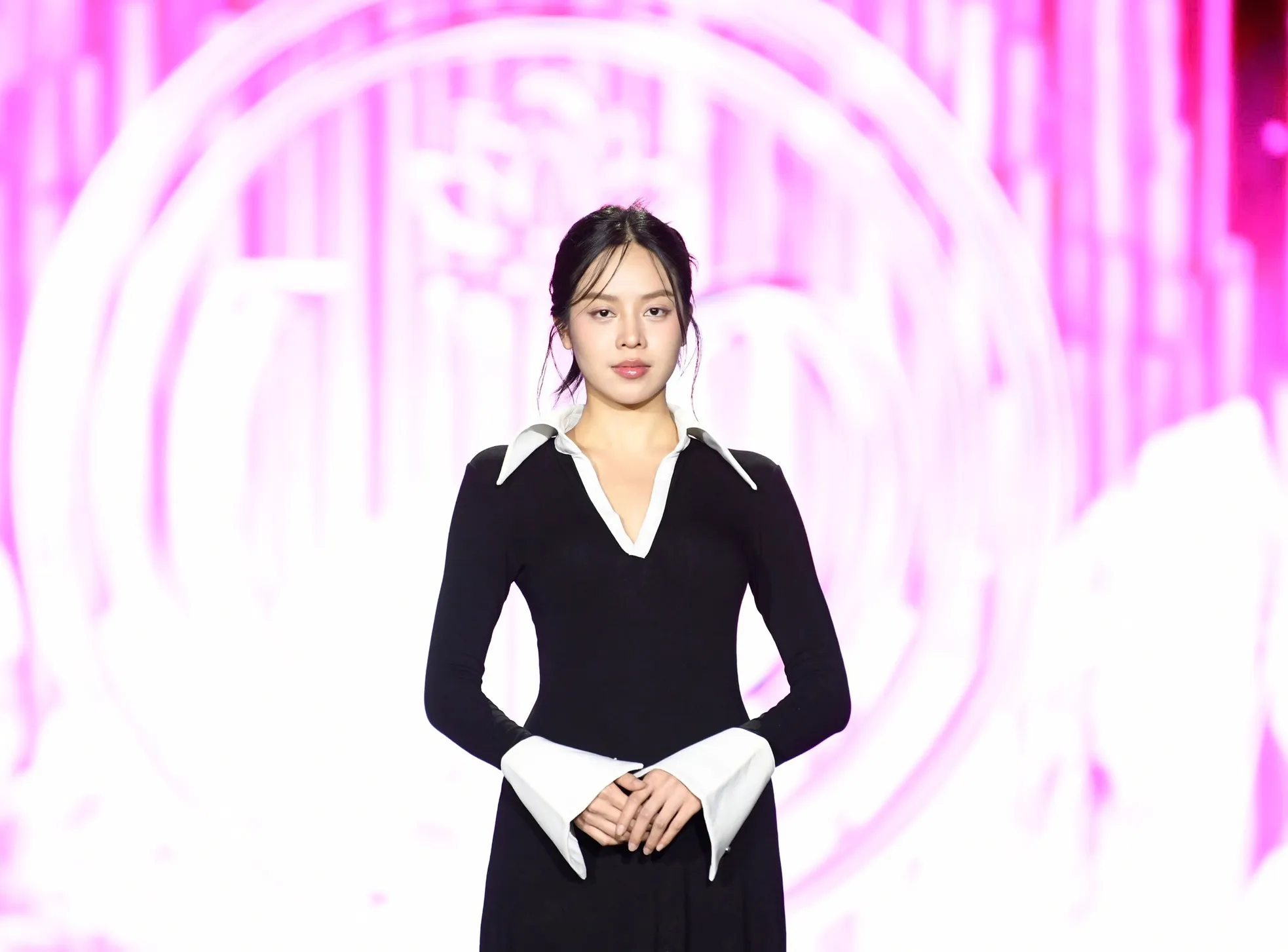 Hoa hậu Thanh Thủy để mặt mộc tập final walk- Ảnh 5. Hoa hậu Thanh Thủy để mặt mộc tập final walk- Ảnh 5.