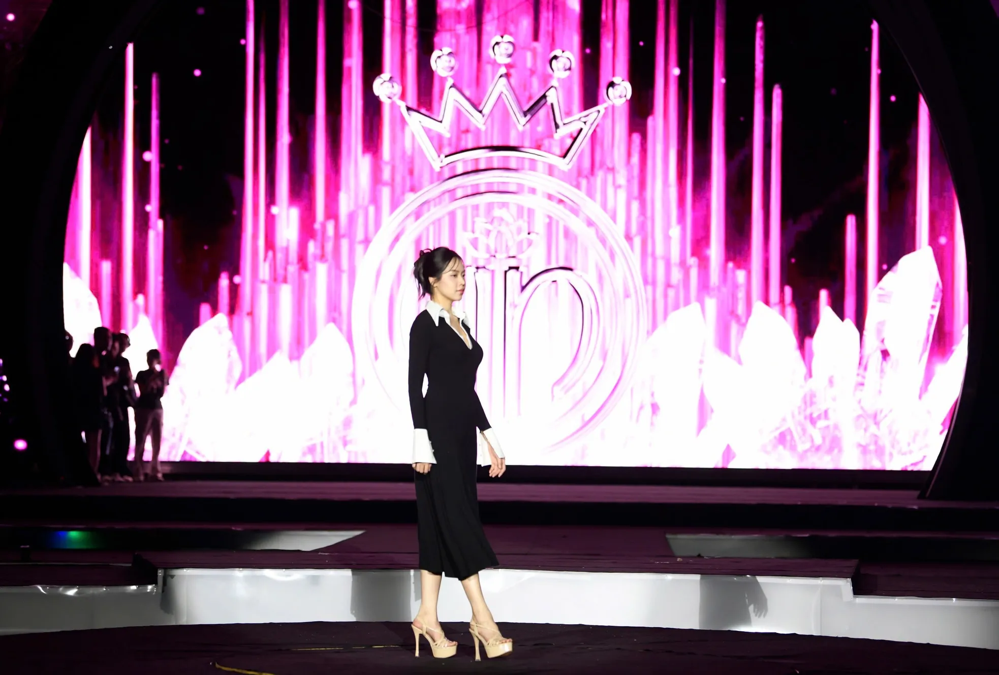 Hoa hậu Thanh Thủy để mặt mộc tập final walk- Ảnh 8. Hoa hậu Thanh Thủy để mặt mộc tập final walk- Ảnh 8.